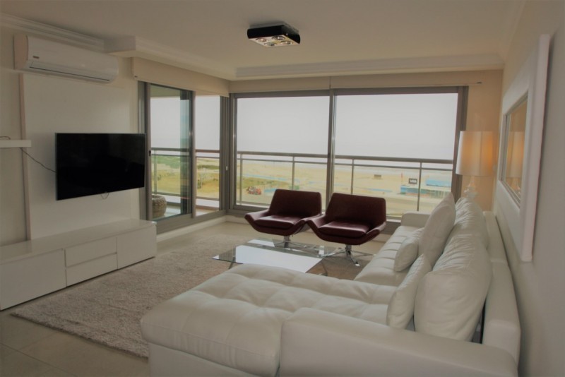Departamento en alquiler frente a Playa Brava , Punta del Este